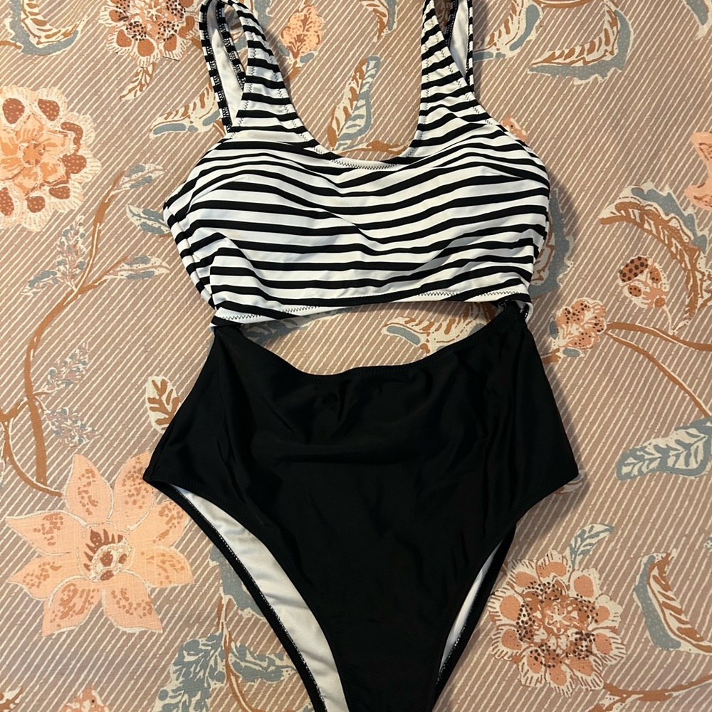 Cupshe Black and White Striped Women's One Piece